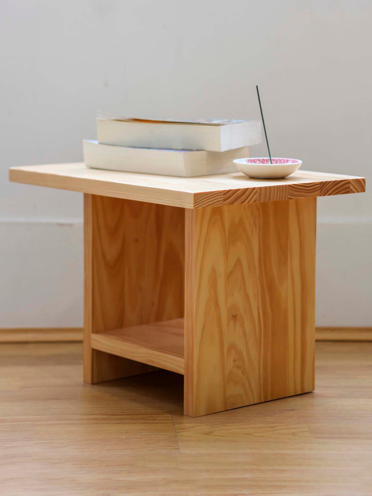 Chevet en bois massif