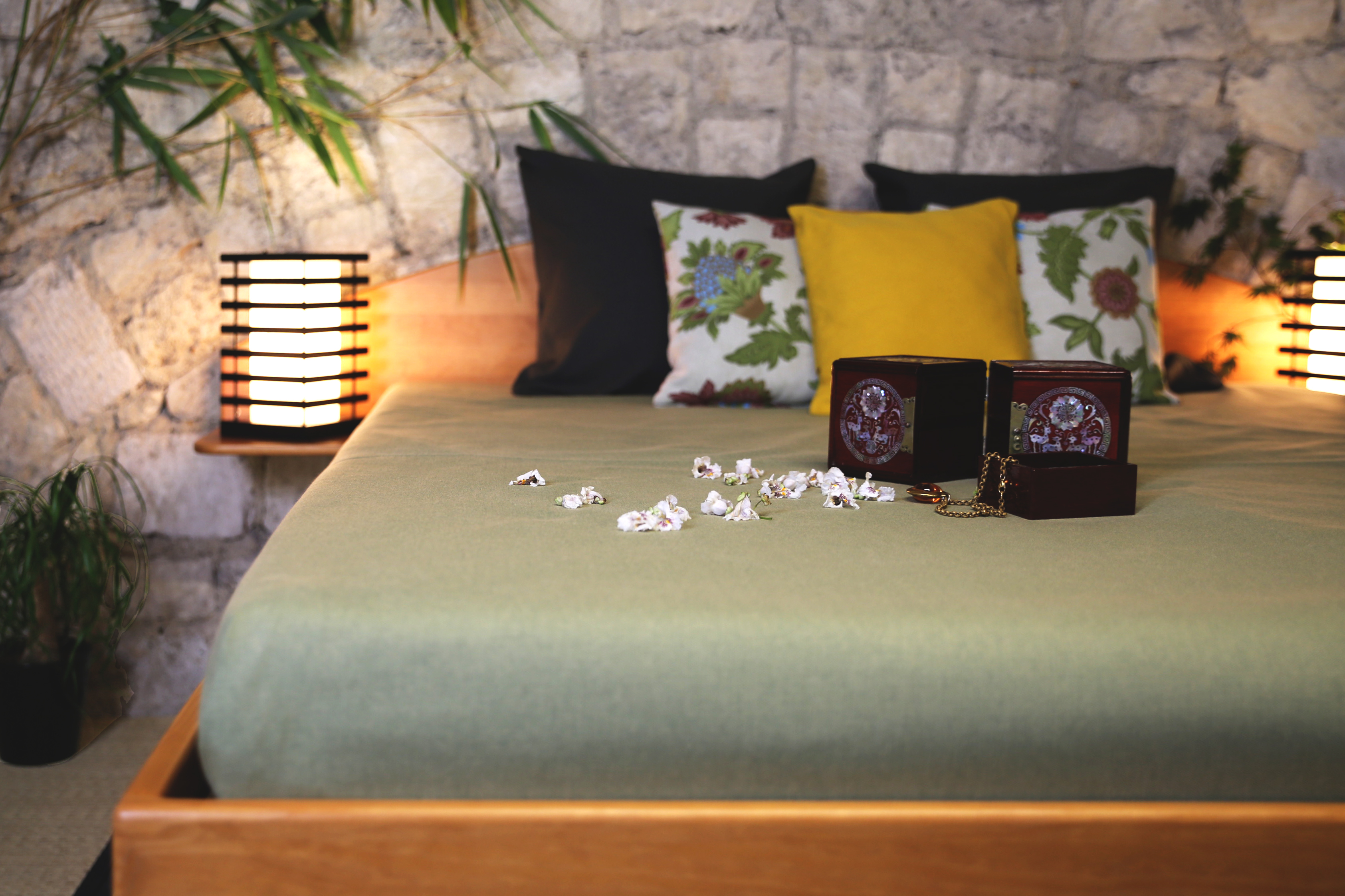 Tête de lit demi-lune tablettes intégrées